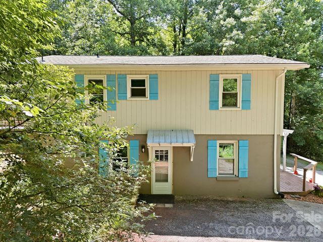 95 Walker Cove Road, Black Mountain, NC 28711