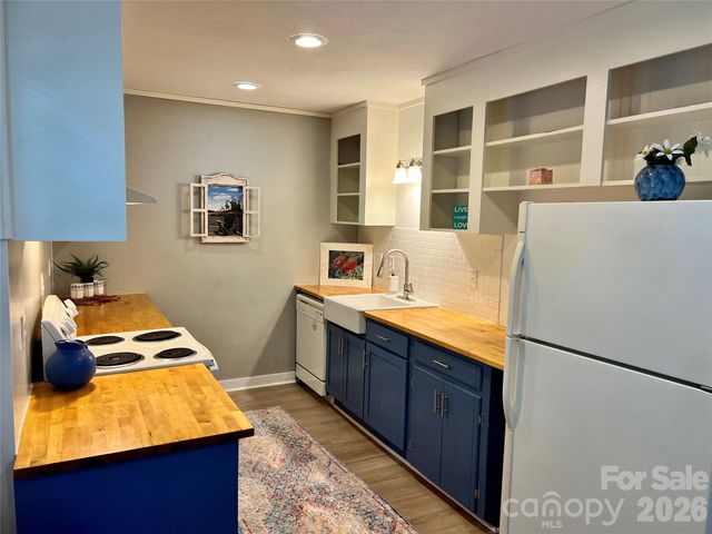 95 Walker Cove Road, Black Mountain, NC 28711