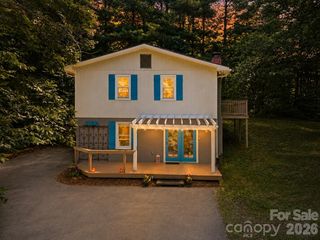 95 Walker Cove Road, Black Mountain, NC 28711