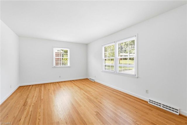 2760 Edinberg Drive, Winston-salem, NC 27103