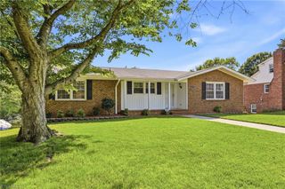 2760 Edinberg Drive, Winston-salem, NC 27103