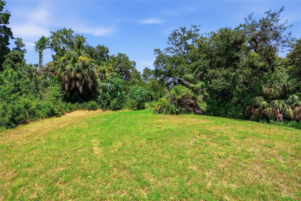 Image 5 of property listing at 6750 E CREEK, Tampa, FL 33615