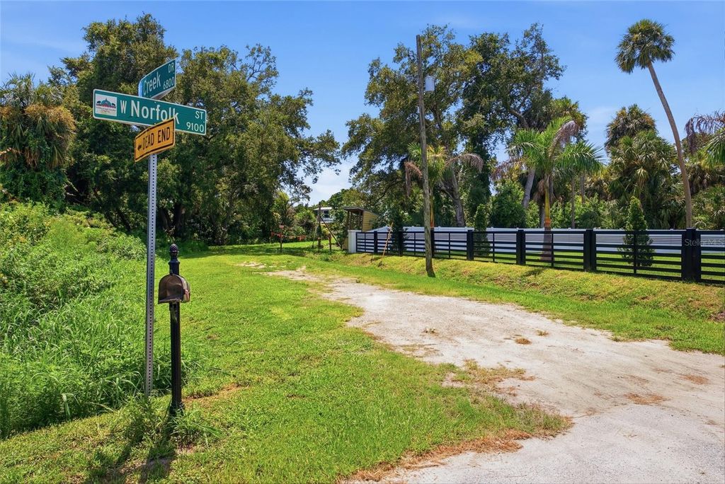Image 9 of property listing at 6750 E CREEK, Tampa, FL 33615