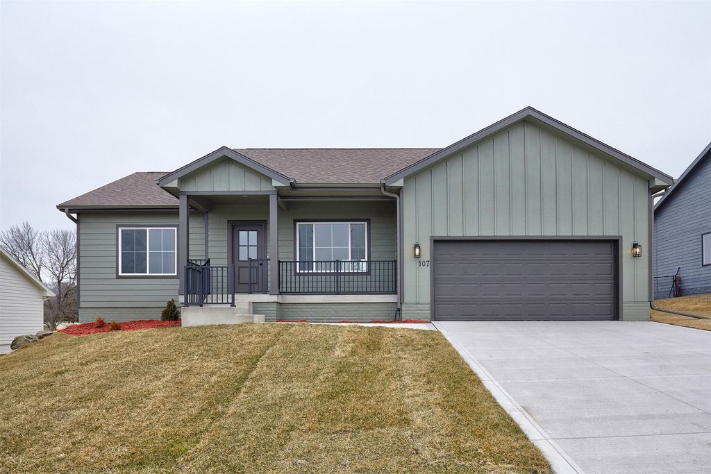 107 Golf View Drive, Osceola, IA 50213