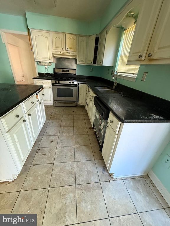 Image 17 of property listing at 16101 ALLENGLEN CT, Bowie, MD 20716