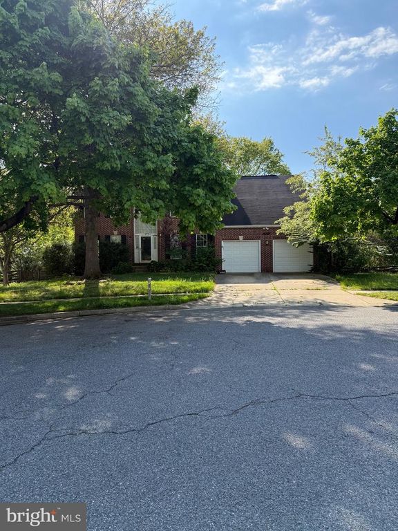Image 2 of property listing at 16101 ALLENGLEN CT, Bowie, MD 20716