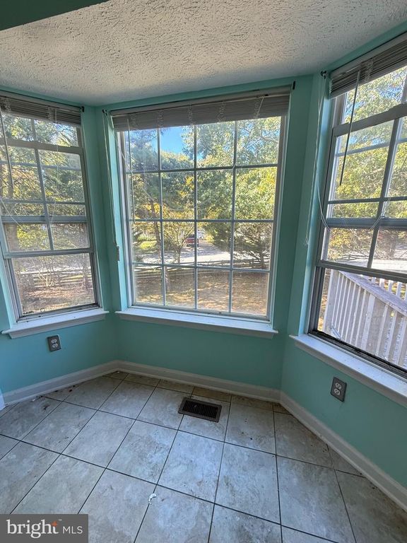 Image 20 of property listing at 16101 ALLENGLEN CT, Bowie, MD 20716