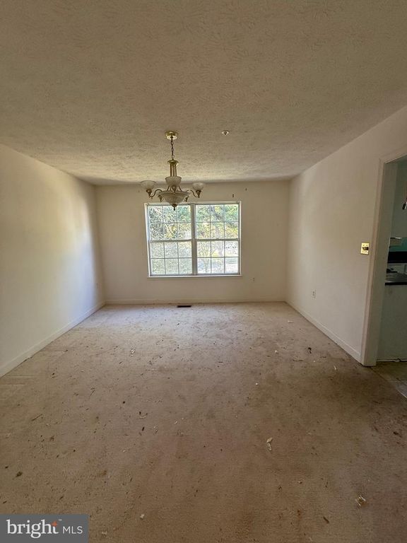 Image 6 of property listing at 16101 ALLENGLEN CT, Bowie, MD 20716