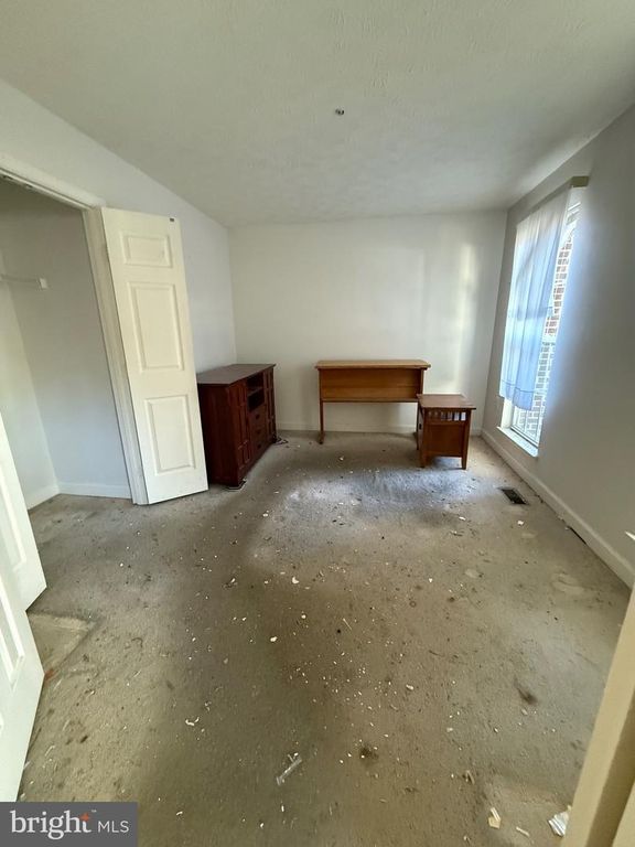 Image 8 of property listing at 16101 ALLENGLEN CT, Bowie, MD 20716