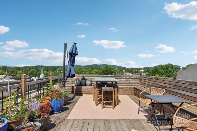 203 6th Avenue W 2A, Hendersonville, NC 28739