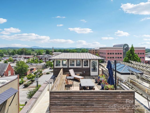 203 6th Avenue W 2A, Hendersonville, NC 28739