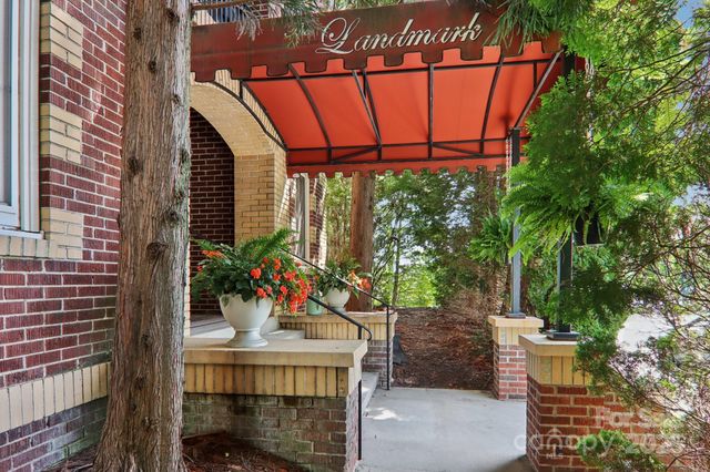 203 6th Avenue W 2A, Hendersonville, NC 28739