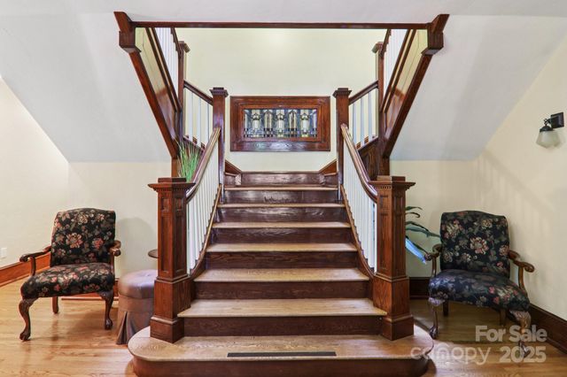 203 6th Avenue W 2A, Hendersonville, NC 28739