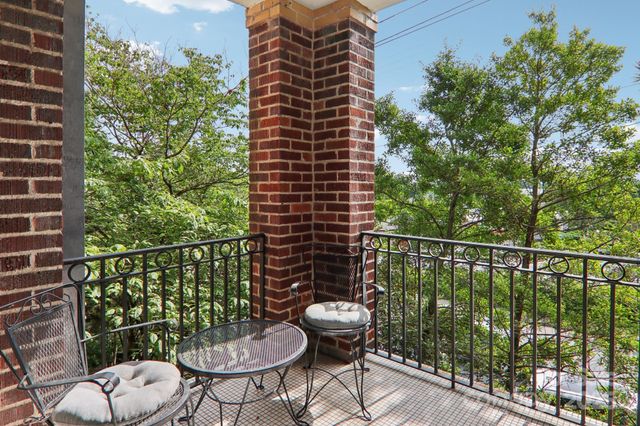 203 6th Avenue W 2A, Hendersonville, NC 28739