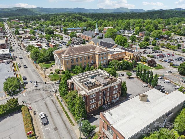 203 6th Avenue W 2A, Hendersonville, NC 28739