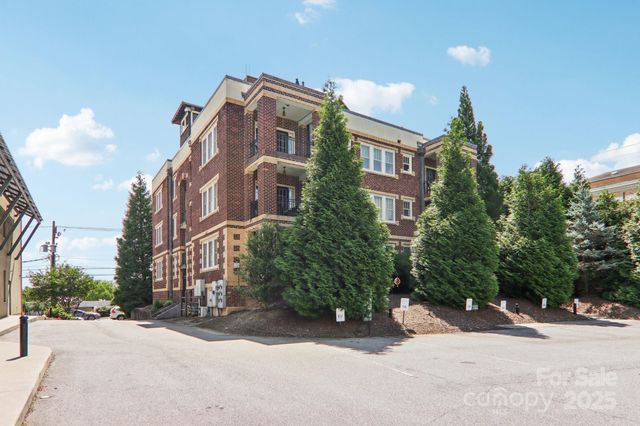 203 6th Avenue W 2A, Hendersonville, NC 28739