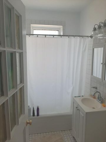 1125 Davis Street F-3, Evanston, IL 60201