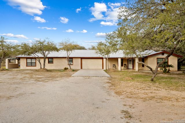 504 Blarney, Floresville, TX 78114