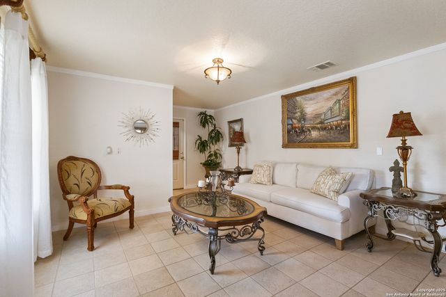 504 Blarney, Floresville, TX 78114