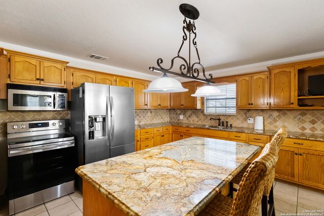 504 Blarney, Floresville, TX 78114