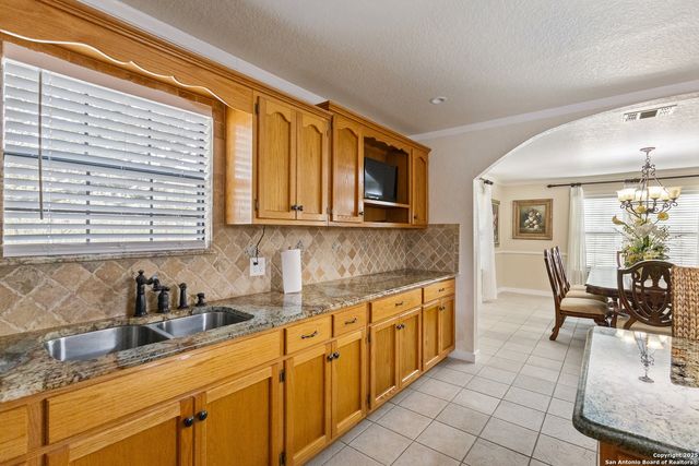 504 Blarney, Floresville, TX 78114