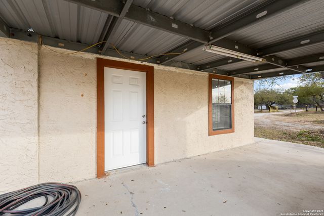 504 Blarney, Floresville, TX 78114