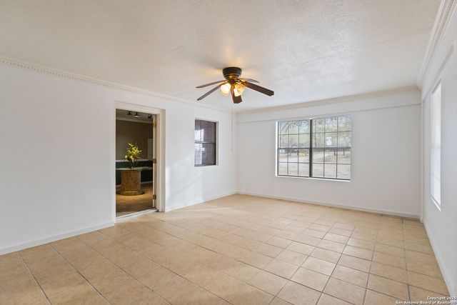 504 Blarney, Floresville, TX 78114