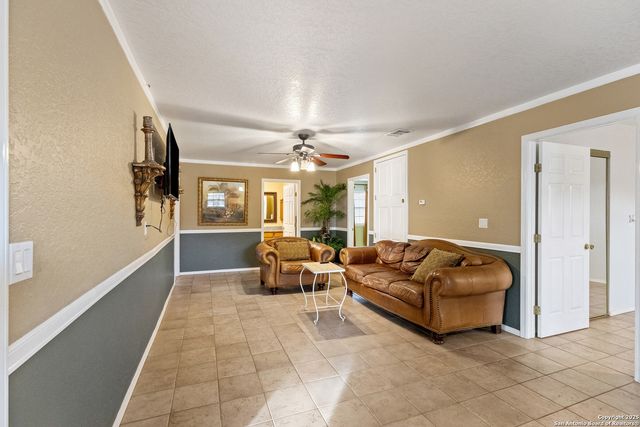 504 Blarney, Floresville, TX 78114
