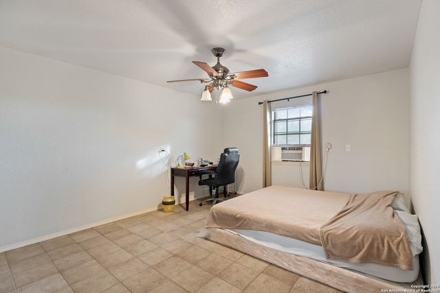 504 Blarney, Floresville, TX 78114