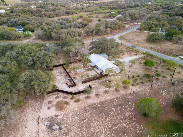 504 Blarney, Floresville, TX 78114