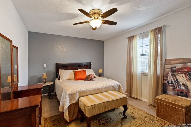 504 Blarney, Floresville, TX 78114