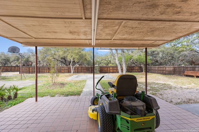 504 Blarney, Floresville, TX 78114
