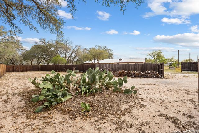 504 Blarney, Floresville, TX 78114