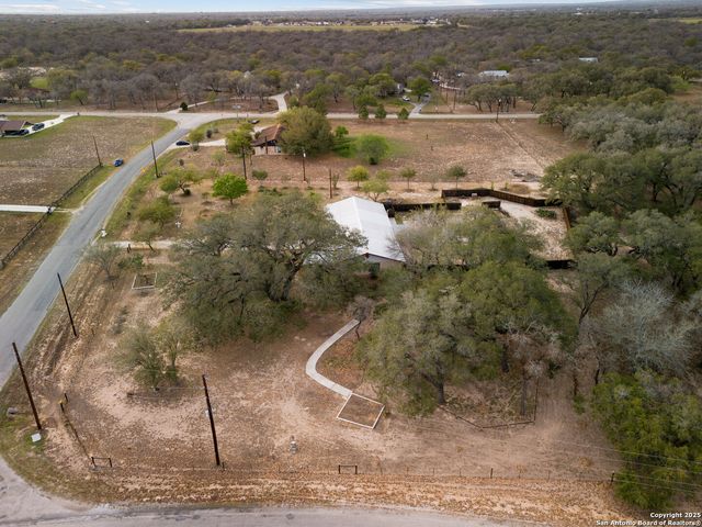 504 Blarney, Floresville, TX 78114