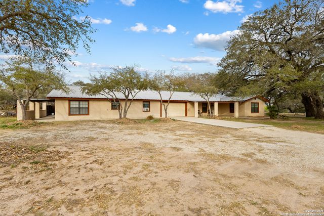 504 Blarney, Floresville, TX 78114