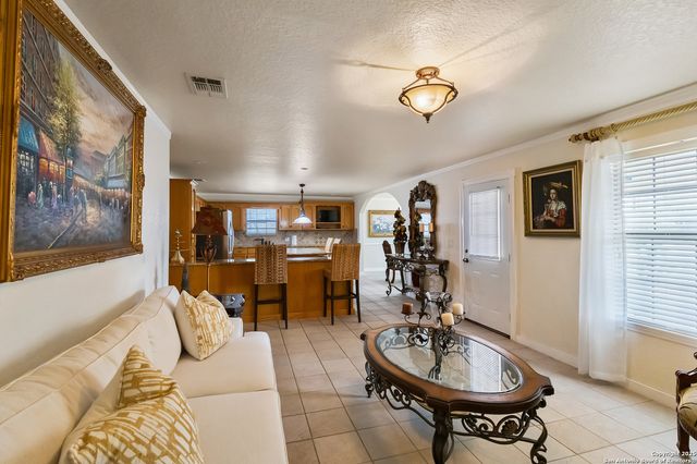 504 Blarney, Floresville, TX 78114