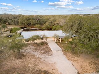 504 Blarney, Floresville, TX 78114