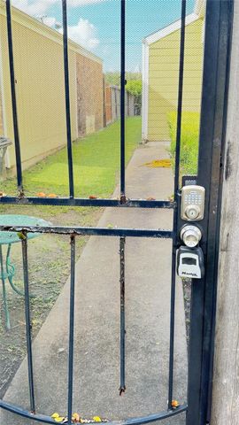 11810 Zarroll Drive, Houston, TX 77099