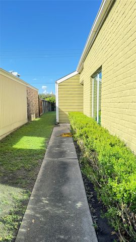 11810 Zarroll Drive, Houston, TX 77099