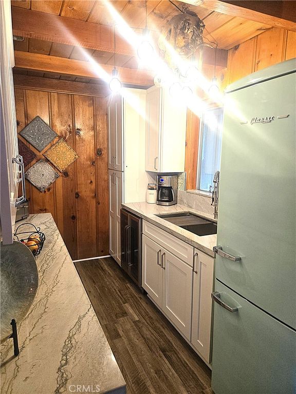 Image 11 of property listing at 1671 Twin Lakes, Wrightwood, CA 92397