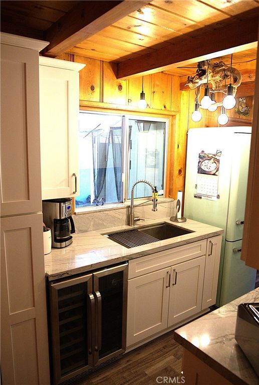 Image 12 of property listing at 1671 Twin Lakes, Wrightwood, CA 92397