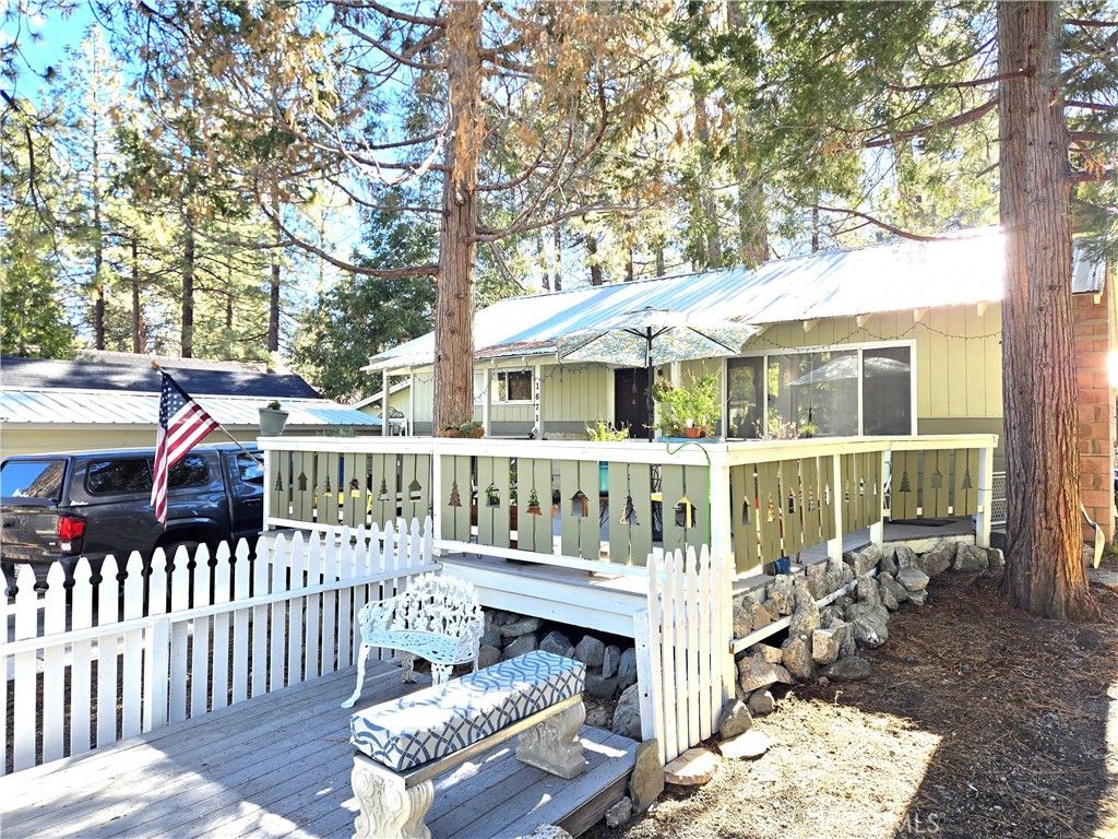 Image 2 of property listing at 1671 Twin Lakes, Wrightwood, CA 92397