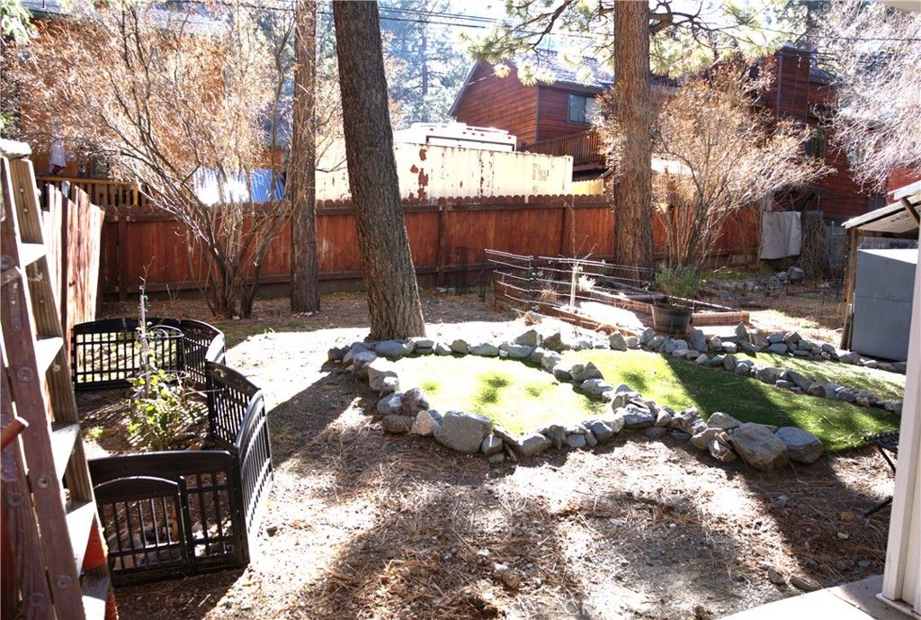 Image 24 of property listing at 1671 Twin Lakes, Wrightwood, CA 92397