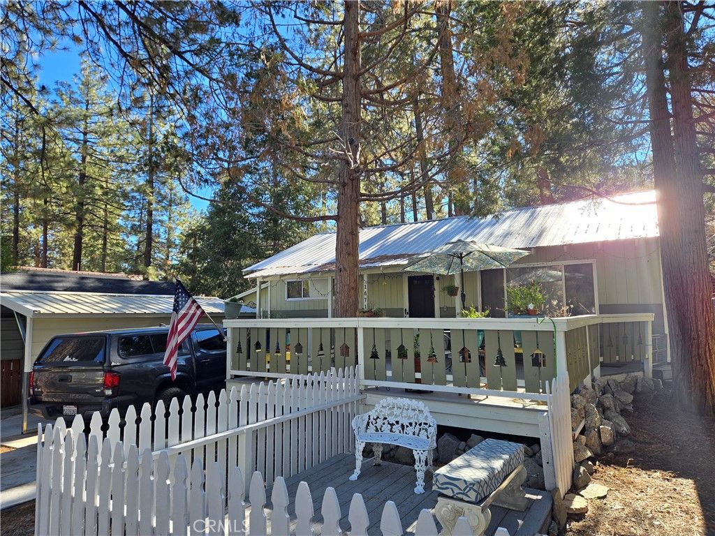 Image 3 of property listing at 1671 Twin Lakes, Wrightwood, CA 92397
