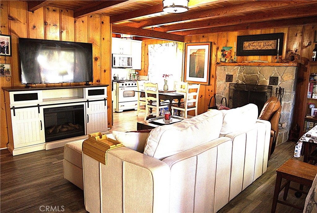 Image 5 of property listing at 1671 Twin Lakes, Wrightwood, CA 92397