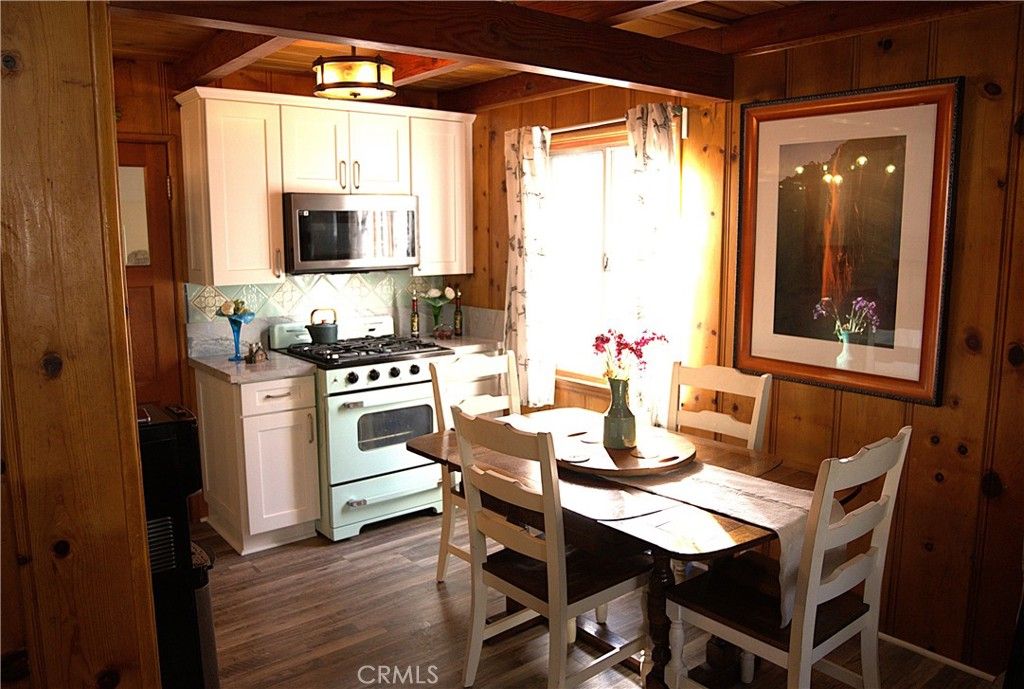 Image 7 of property listing at 1671 Twin Lakes, Wrightwood, CA 92397
