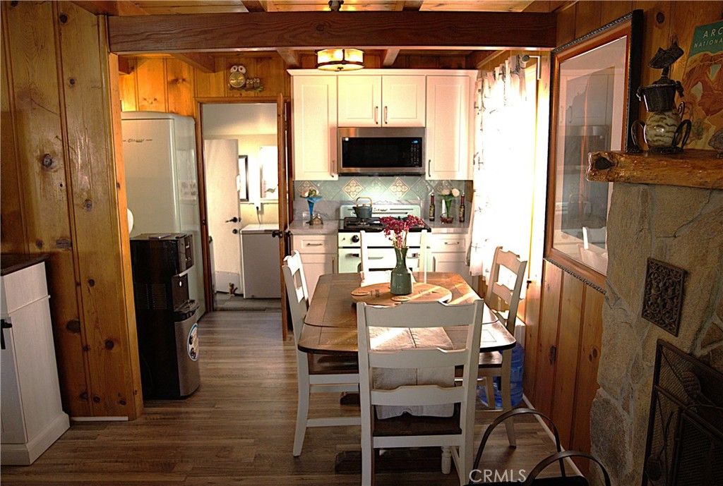 Image 8 of property listing at 1671 Twin Lakes, Wrightwood, CA 92397
