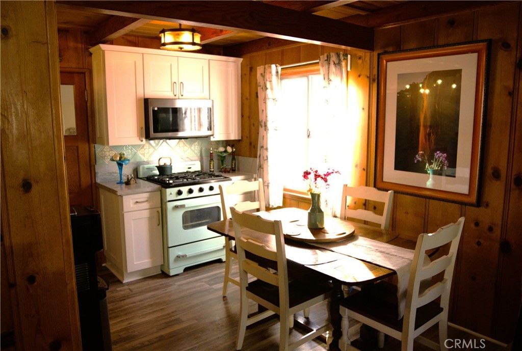 Image 9 of property listing at 1671 Twin Lakes, Wrightwood, CA 92397