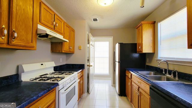 5609 Eagles Feather Lane, Riverdale, GA 30274