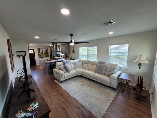 4139 Gum Drive, Dickinson, TX 77539